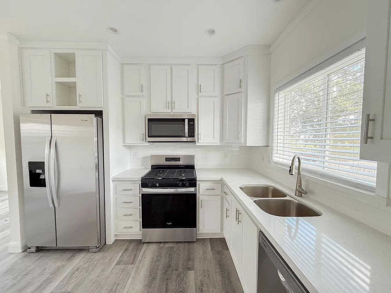 Huntington kitchen home features