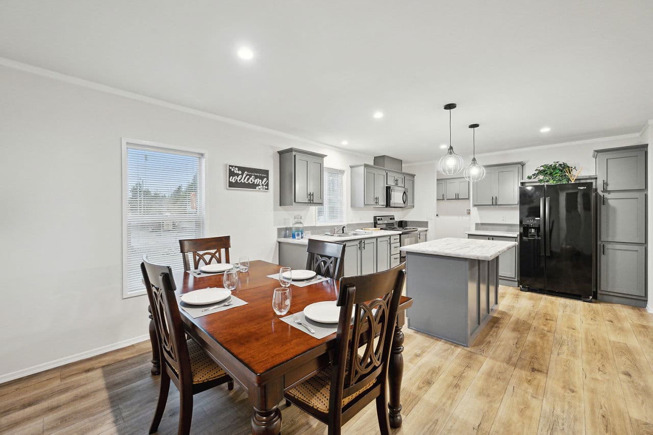 Bungalow 4400-6 (48x27) interior home features