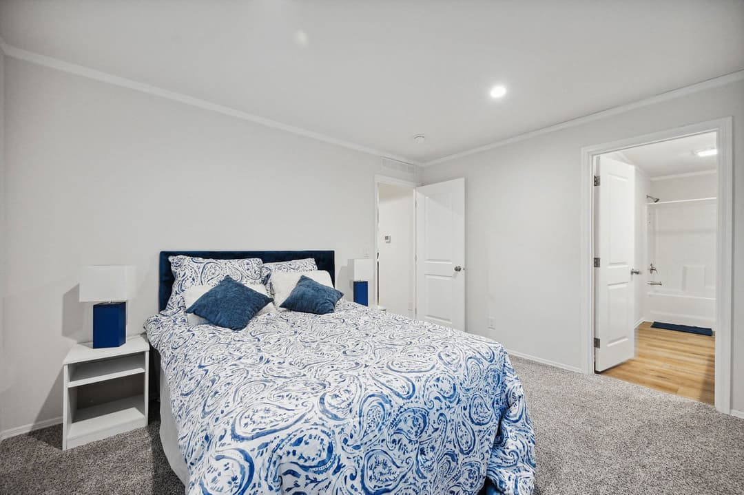 Bungalow 4400-6 (48x27) bedroom home features