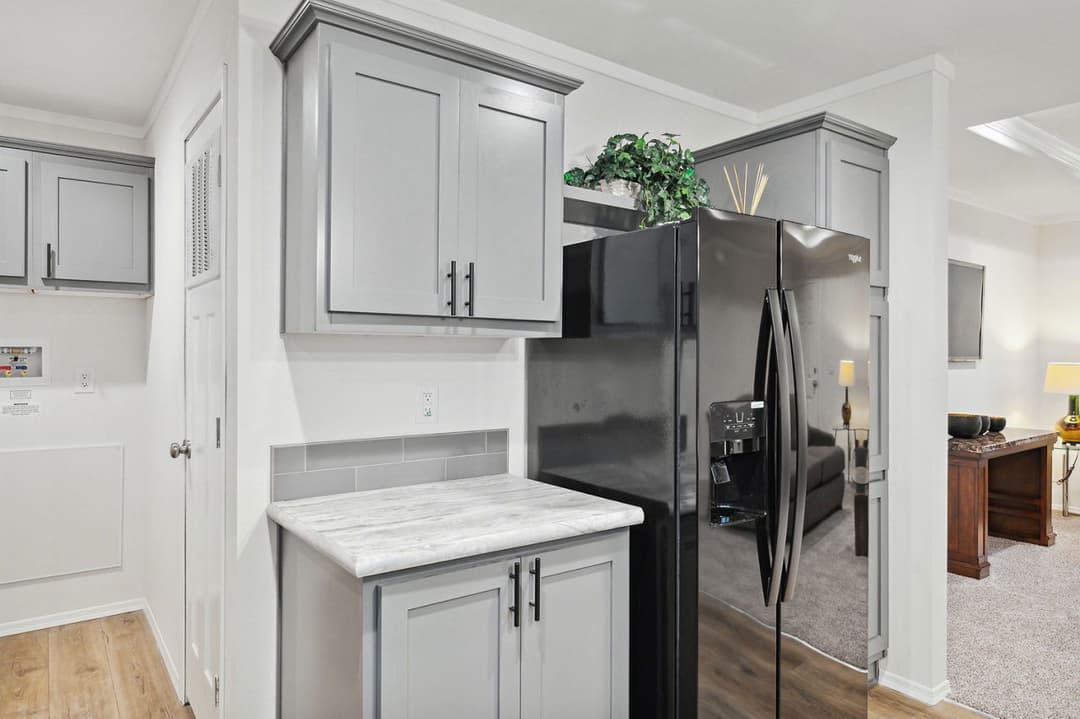 Bungalow 4400-6 (48x27) kitchen home features