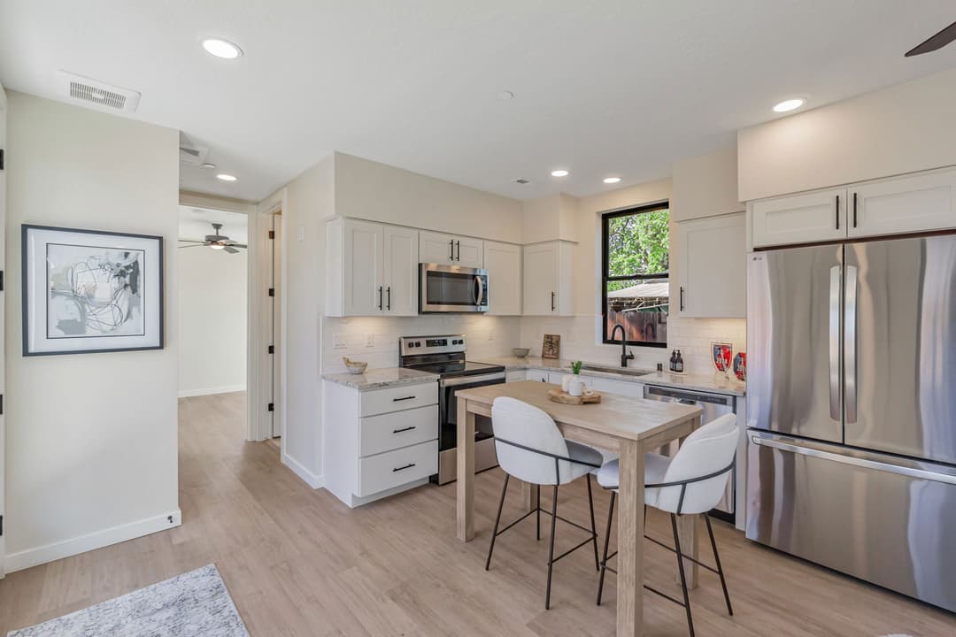 The piedmont (34') - l shaped kitchen home features