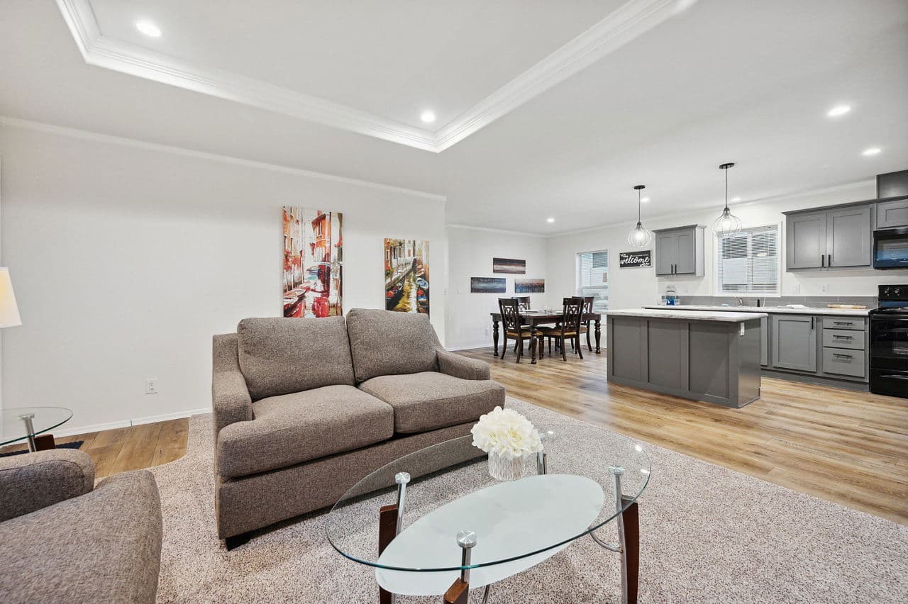 Bungalow 4400-6 (48x27) interior home features