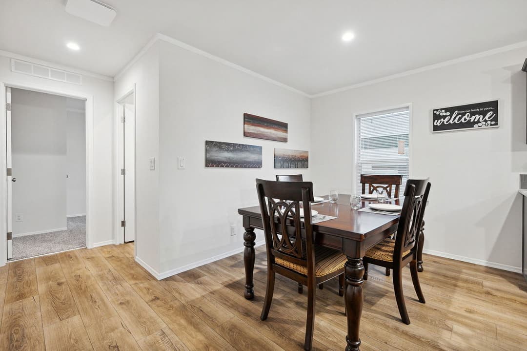 Bungalow 4400-6 (48x27) interior home features