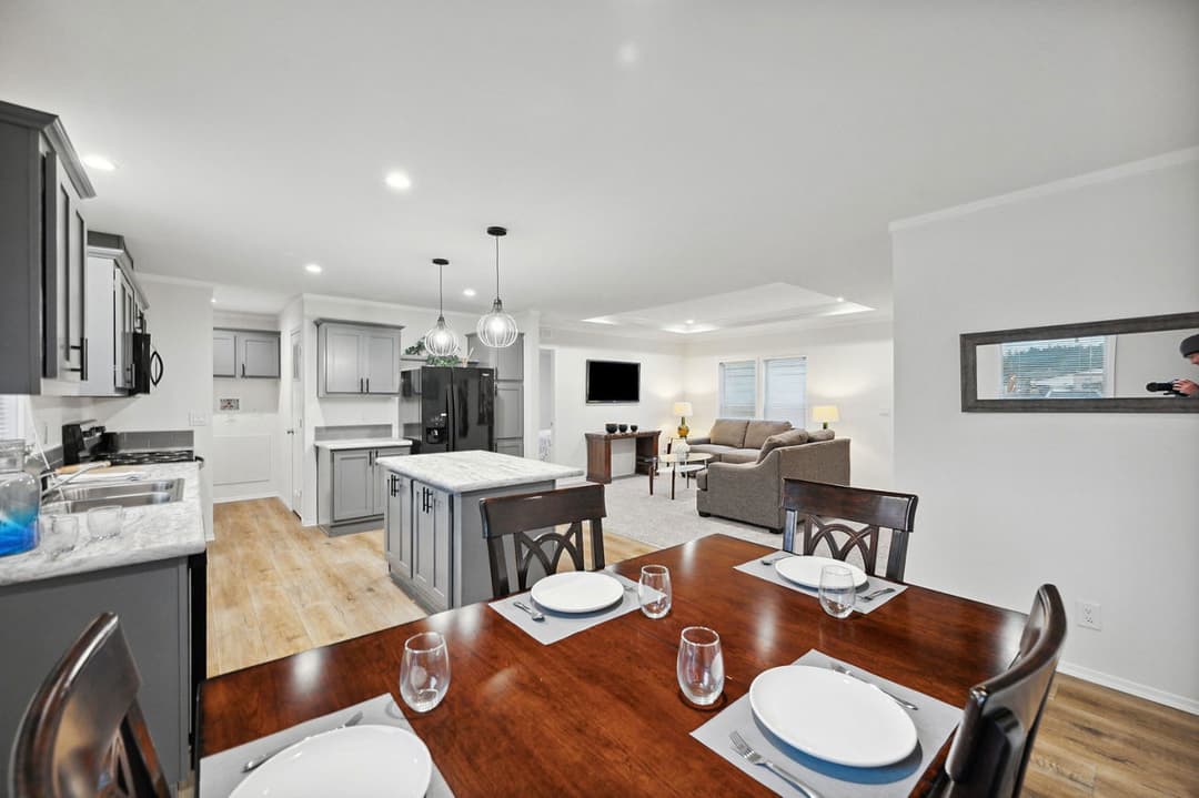 Bungalow 4400-6 (48x27) interior home features