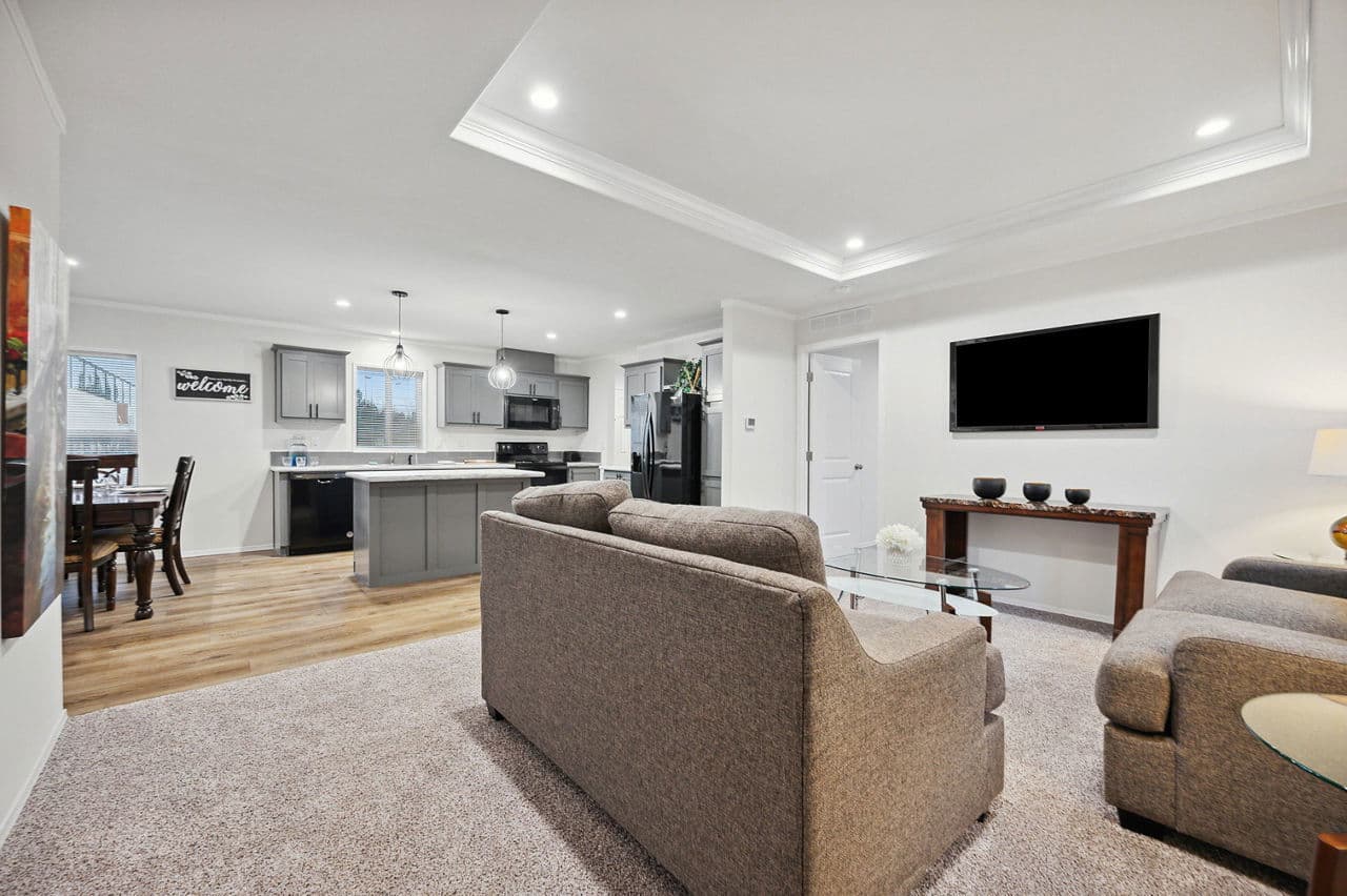 Bungalow 4400-6 (48x27) interior home features