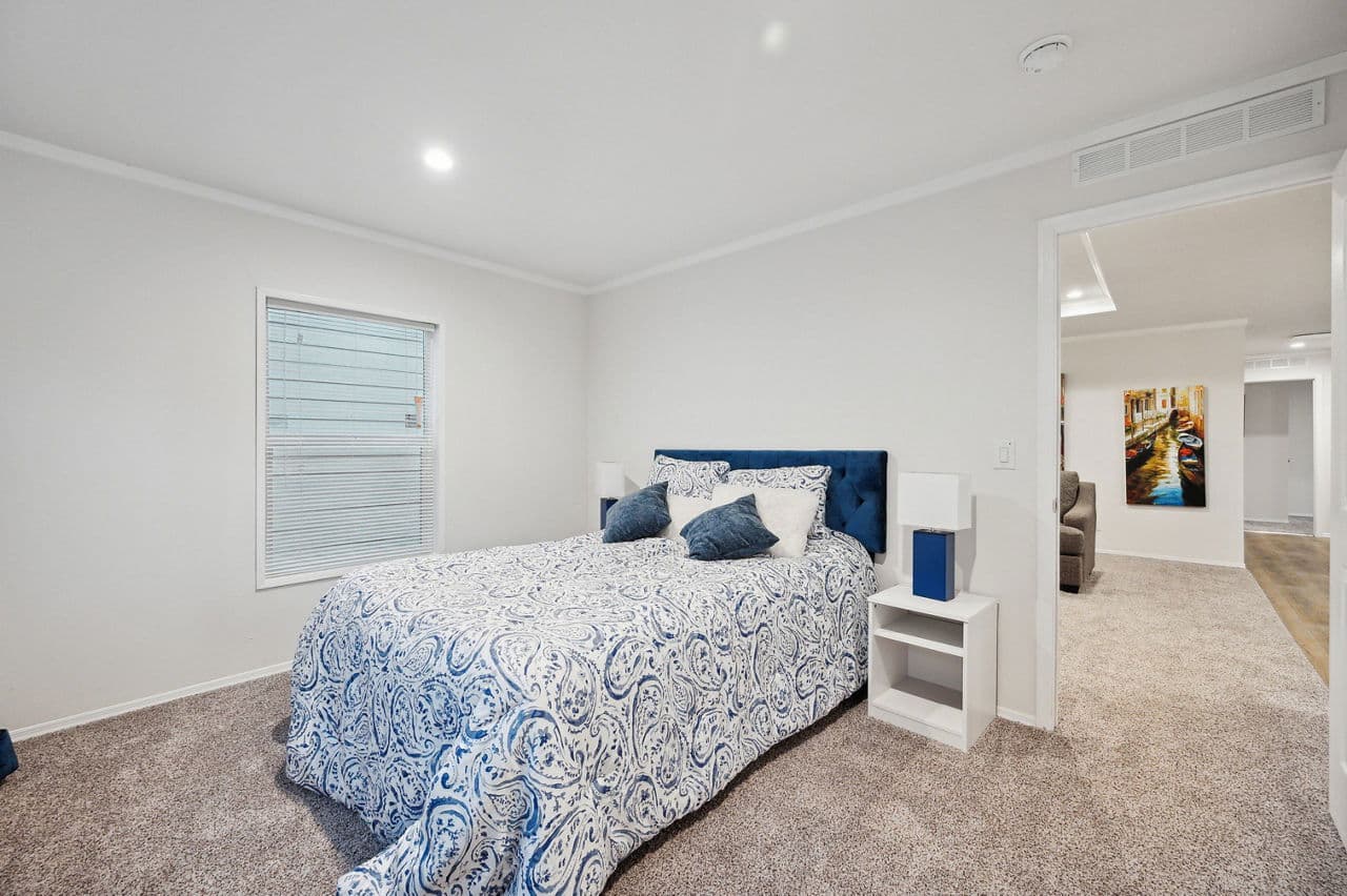 Bungalow 4400-6 (48x27) bedroom home features